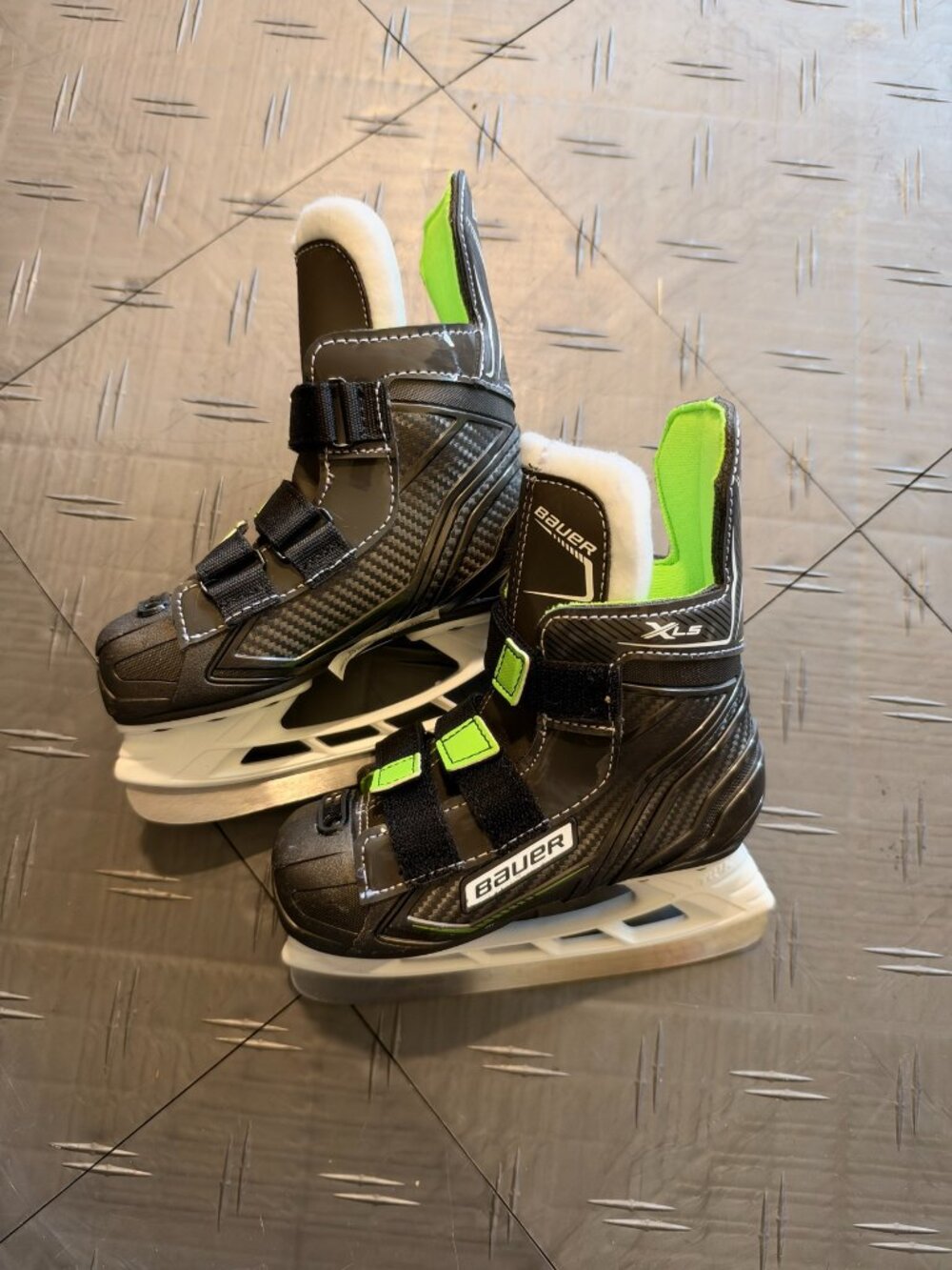Bauer X-LS Youth Ice Skates Size Y9 Like New